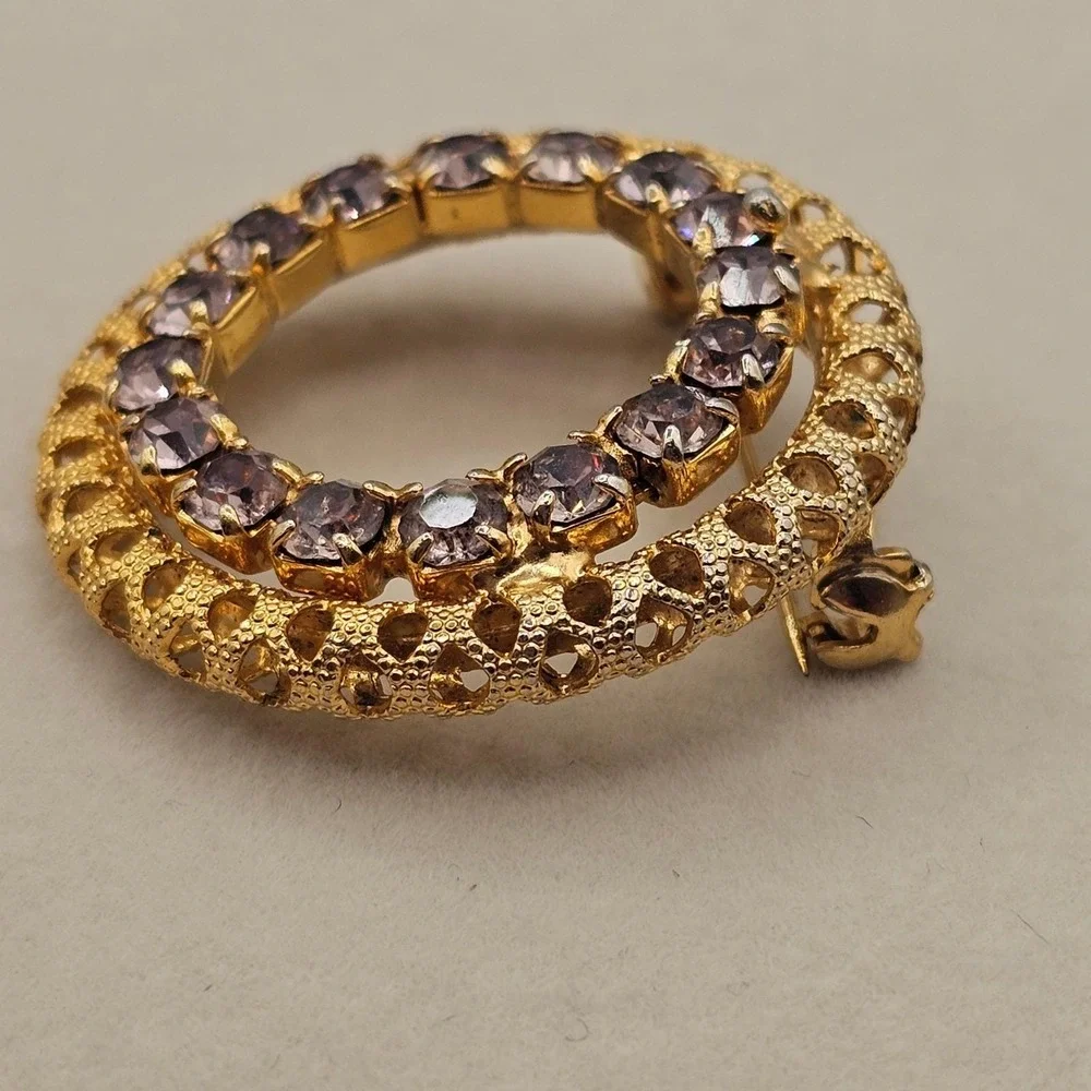 Vintage Purple Rhinestone Brooch Gold Tone Circle‎ Wreath 1.25